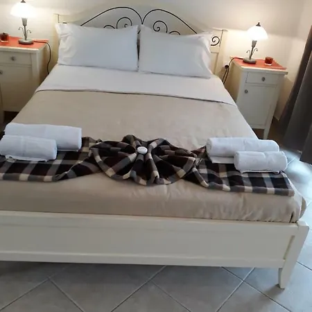Ξενοδοχείο Pulades 3*