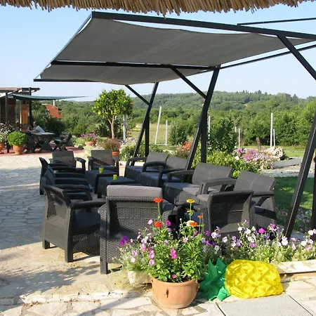 Pulades Otel