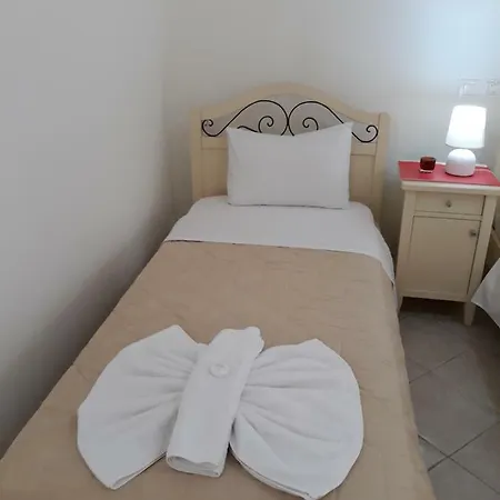 Hotel Pulades Pouládes